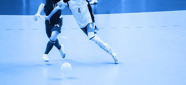 Football Futsal Ball et l'équipe de l'homme. Salle de sport intérieure de football. Bl — Photo
