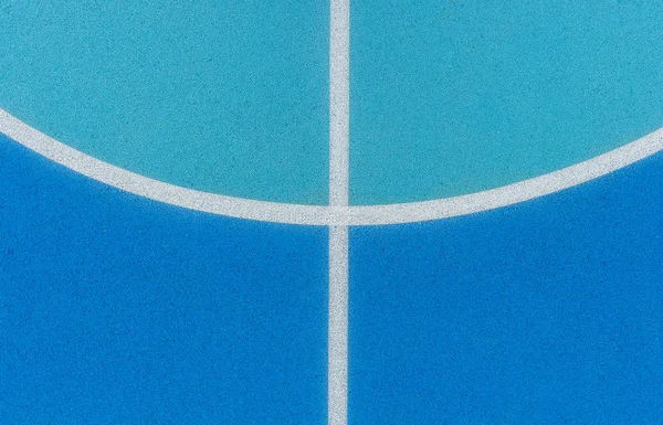 Kolorowe tło boisko sportowe. Widok z góry niebieski pole gumy gro — Zdjęcie stockowe