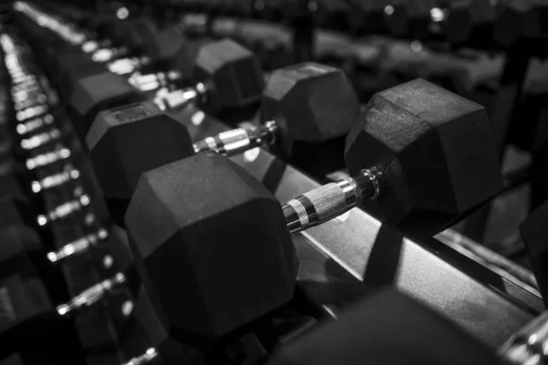 Nahaufnahme Vieler Metallhanteln Auf Rack Sport Fitness Center — Stockfoto