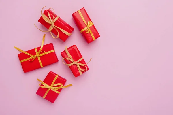 Cajas Regalo Navidad Colocadas Sobre Fondo Rosa — Foto de Stock