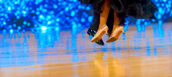 Чоловік Жінка Танцюють Латиноамериканські Міжнародні Танці Бальні Танці Командний Спор — стокове фото