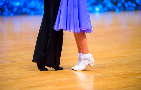 Aantrekkelijk Jong Stel Kinderen Dat Ballroom Danst Meisje Jongen Danser — Stockfoto