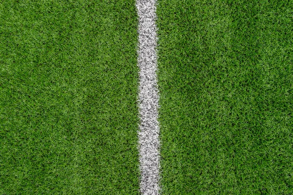 Zielona Trawa Syntetyczna Boisko Sportowe Białą Linią Strzał Góry Piłka — Zdjęcie stockowe