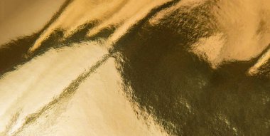 Altın folyo dokusu arka planı. Altın desen ve eğim gölgesi.