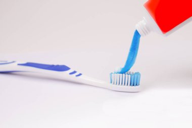 diş macunu diş fırçası sıkılmış