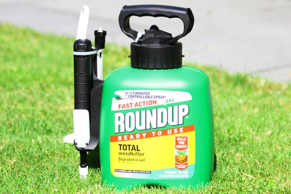 Roundup Giardino Roundup Marchio Erbicida Contenente Glifosato Monsanto Company — Foto Stock