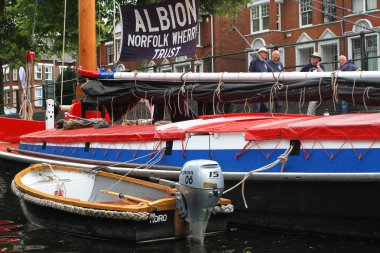 Albion teknesi Norfolk 'ta Yare nehrinde nereye gidiyor?