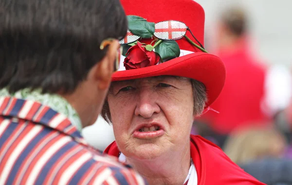 Vrouw Engeland Vlag Hoed Bril Gesprek Het Feest Van George — Stockfoto