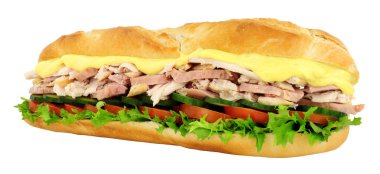 Beyaz bir arka plan üzerinde izole bir huysuz baget taze salata ile tavuk ve jambonlu sandviç