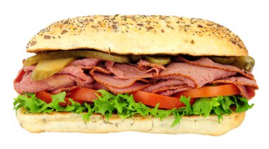 Beyaz bir arka plan üzerinde izole sığır pastırması ve salata sandviç