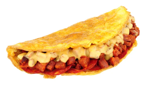 Omelety Plněné Pikantní Chorizo Izolovaných Bílém Pozadí — Stock fotografie