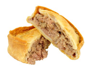 Beyaz bir arka plan üzerinde izole geleneksel viski etli börek