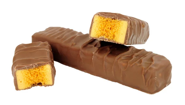 Chocolade Overdekte Honingraat Toffee Bars Geïsoleerd Een Witte Achtergrond — Stockfoto