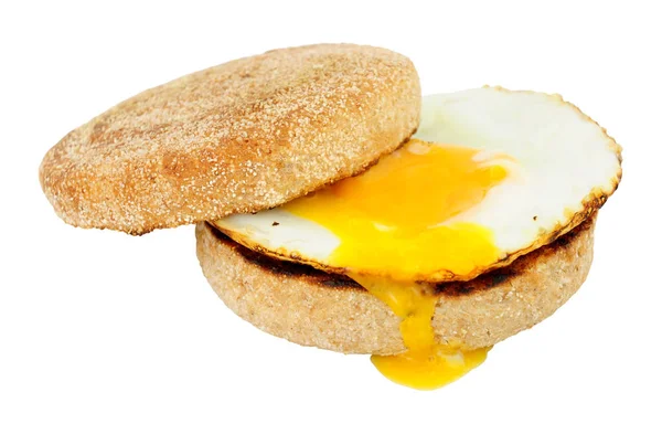 Huevo Frito Sobre Suave Panecillo Inglés Integral Tostado Aislado Sobre — Foto de Stock
