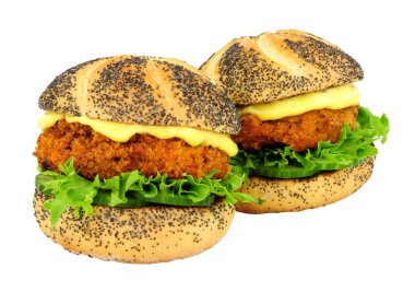 Ekmek kırıntısı kapalı somon balık kek sandviç rulo beyaz bir arka plan üzerinde izole