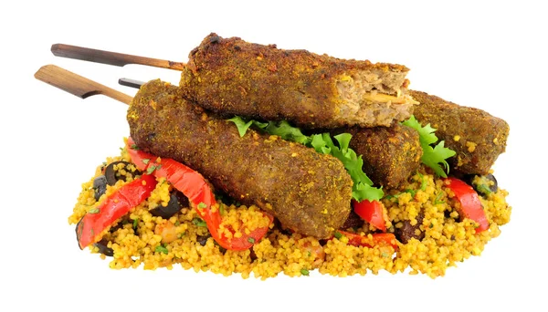 Kofta Agnello Spiedini Legno Con Couscous Isolato Fondo Bianco — Foto Stock