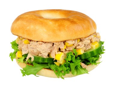 Ton balığı ve tatlı mısır beyaz bir arka plan üzerinde izole simit dolu