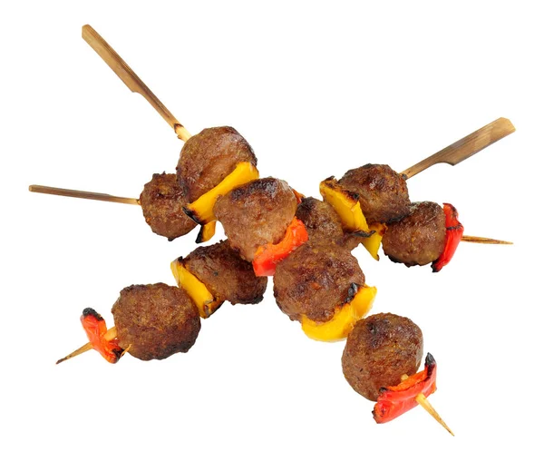 Albóndigas Ternera Parrilla Kebabs Pimiento Dulce Sobre Pinchos Madera Aislados — Foto de Stock