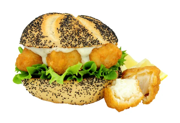 Geslagen Kabeljauw Vis Nugget Sandwich Met Sla Knapperig Maanzaad Bedekt — Stockfoto