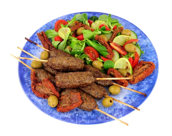 Carne Agnello Kofta Kebab Con Insalata Fresca Isolata Sfondo Bianco — Foto Stock