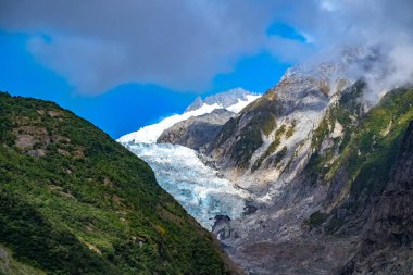Franz Josef Glacier, Westland Tai Poutini Milli Parkı'nda Yeni Zelanda Batı kıyısında yer alan