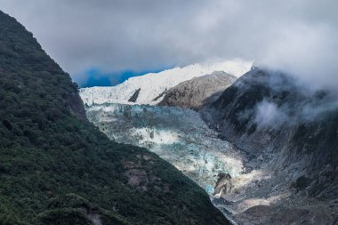Franz Josef Glacier, Westland Tai Poutini Milli Parkı'nda Yeni Zelanda Batı kıyısında yer alan