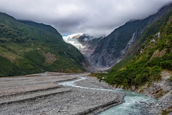 轨道在 Franz 约瑟夫冰川 位于韦斯特兰大 Poutini 国家公园在新西兰的西海岸 — 图库照片