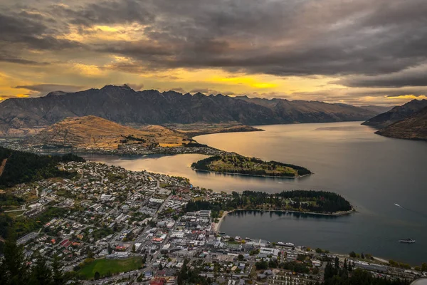 Cityscape Queenstown Lake Wakaitipu Com Remarkables Segundo Plano Ponto Vista — Fotografia de Stock