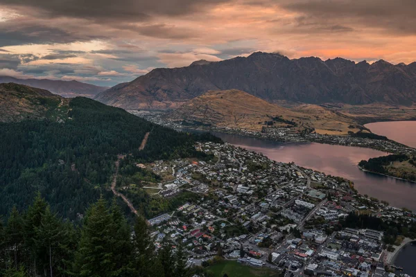 Cityscape Queenstown Lake Wakaitipu Com Remarkables Segundo Plano Ponto Vista — Fotografia de Stock