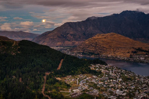 Cityscape Queenstown Lake Wakaitipu Com Remarkables Segundo Plano Ponto Vista — Fotografia de Stock