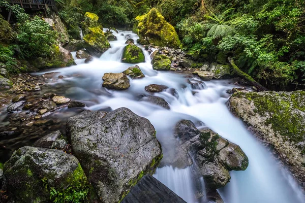 Lago Marian Caída Situada Parque Nacional Fiordland Milford Sonido Nueva —  Fotos de Stock