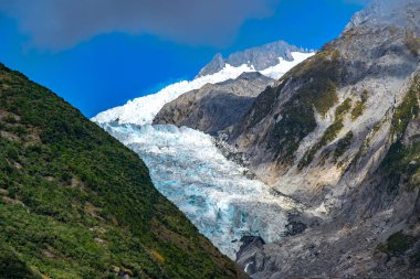 Franz Josef Glacier, Westland Tai Poutini Milli Parkı'nda Yeni Zelanda Batı kıyısında yer alan