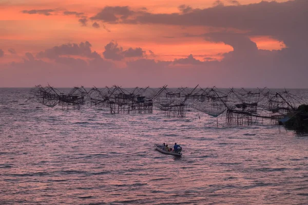 Paisaje Aldea Pescadores Tailandia Con Una Serie Herramientas Pesca Llamadas — Foto de Stock