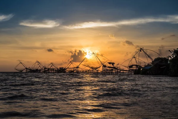 Paisaje Aldea Pescadores Tailandia Con Una Serie Herramientas Pesca Llamadas — Foto de Stock