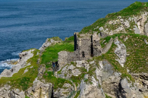 Manzara Kinbane kale mesafeden, Northern Ireland, İngiltere