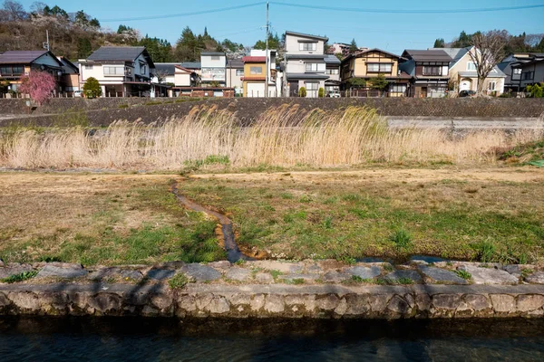 高山市周辺 岐阜県の飛騨の山間の都市 — ストック写真