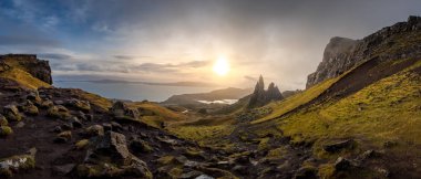 Pistinde Storr yaşlı adam ve Storr uçurumlar, Isle of Skye, İskoçya, Birleşik Krallık'taki ünlü cazibe peyzaj