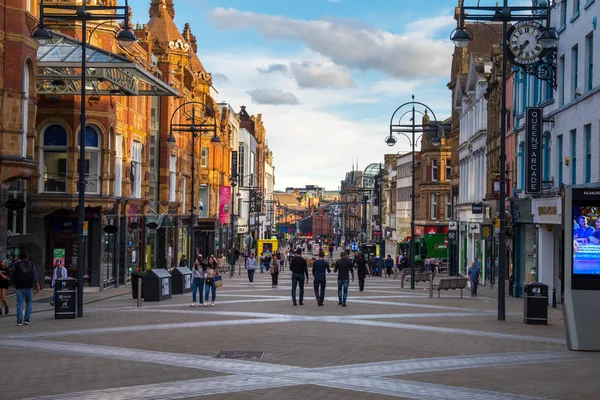 Leeds, İngiltere -2 Haziran 2019: Leeds şehir merkezi, İngiltere