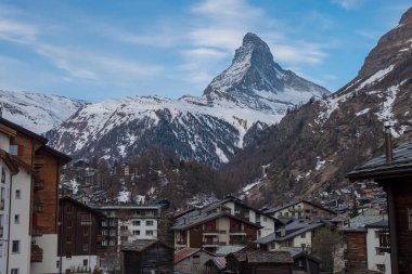 Matterhorn ve şehir Zermatt, Isviçre