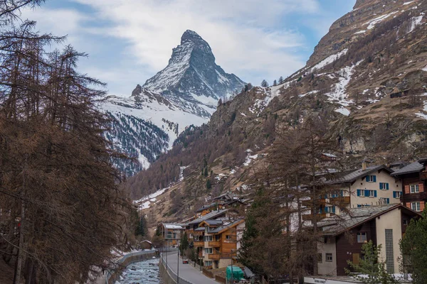 Matterhorn e cidade de Zermatt, Suíça — Fotografia de Stock