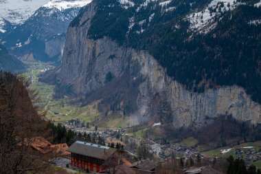 Lauterbrunnen köyünün havadan görünümü, Isviçre