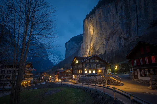 Gece Lauterbrunnen Köyü, Isviçre