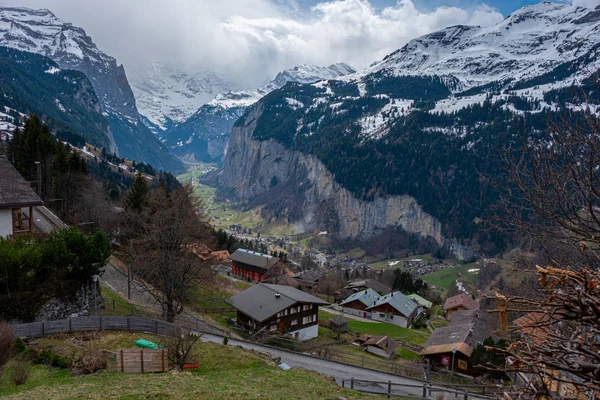 Vista aérea del pueblo de Lauterbrunnen, Suiza —  Fotos de Stock
