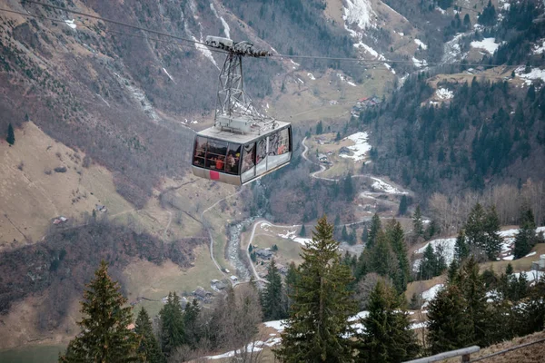 Eine Seilbahn auf den schitlhorn gipfel, schweiz — Stockfoto