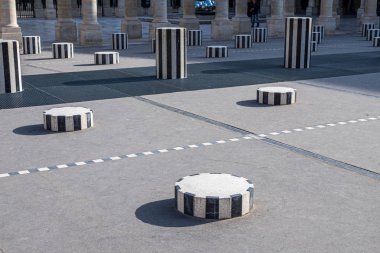 Palais-Kraliyet Sarayı'nda heykel, Paris, Fransa