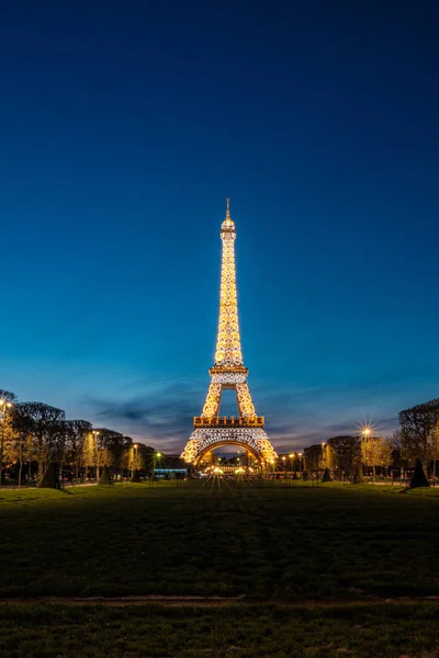 Wieża Eiffla świeci, Paryż, Francja — Zdjęcie stockowe