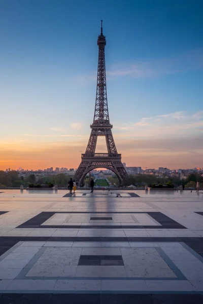 A kilátás az Eiffel-torony a Palais de Chaillot, Párizs, Franciaország — Stock Fotó