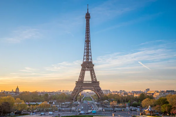 Uitzicht op de Eiffel toren vanaf het Palais de Chaillot, Parijs, Frankrijk — Stockfoto