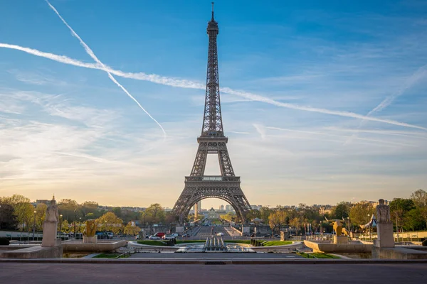 A kilátás az Eiffel-torony a Palais de Chaillot, Párizs, Franciaország — Stock Fotó