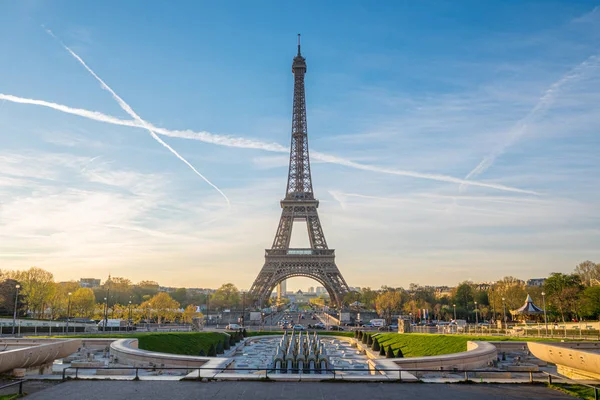 A kilátás az Eiffel-torony a Palais de Chaillot, Párizs, Franciaország — Stock Fotó